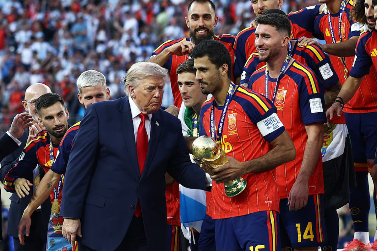 Rodri, gelandang Spanyol yang direkrut Barcelona dari Manchester City dengan kontrak hingga 2030