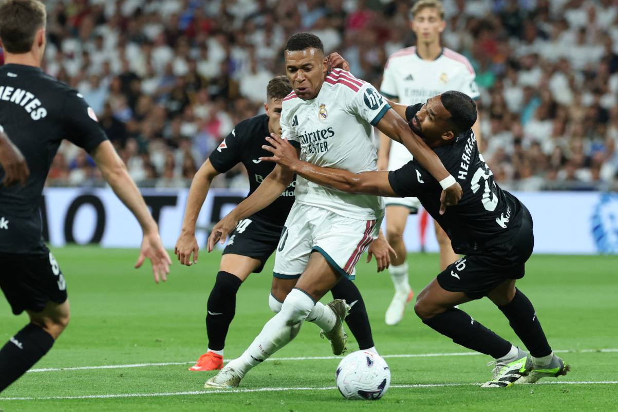 Real Madrid vs Real Sociedad: Hattrick Mbappe Bawa Kemenangan