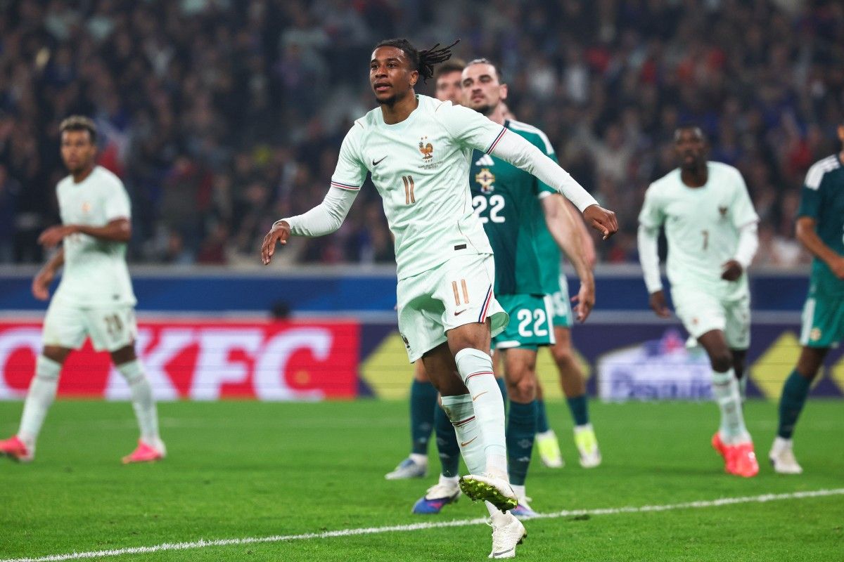 Michael Olise menjadi incaran Real Madrid meski Bayern Munich menolak menjualnya.